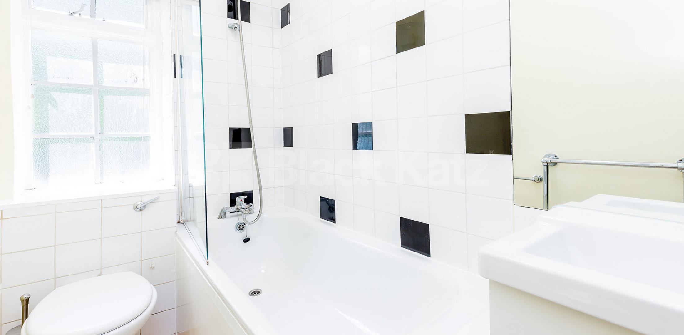 Stunning studio private mansion block mins to tube and regents park Langford Place, St Johns Wood